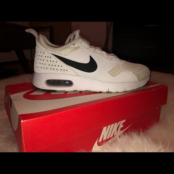 nike air tavas